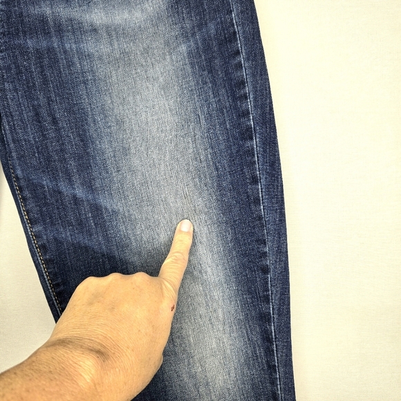 Levi's Denizen High Rise Ankle Slim Jeans. Blue, Size 10/30. - Picture 2 of 14